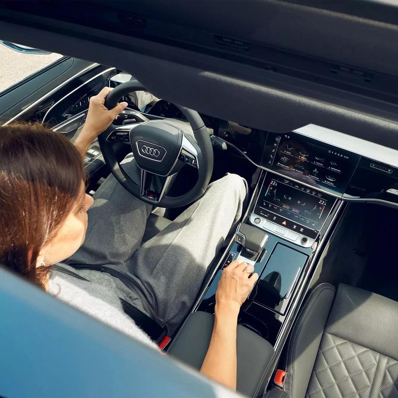 Audi A8 interieur met zwarte bekleding