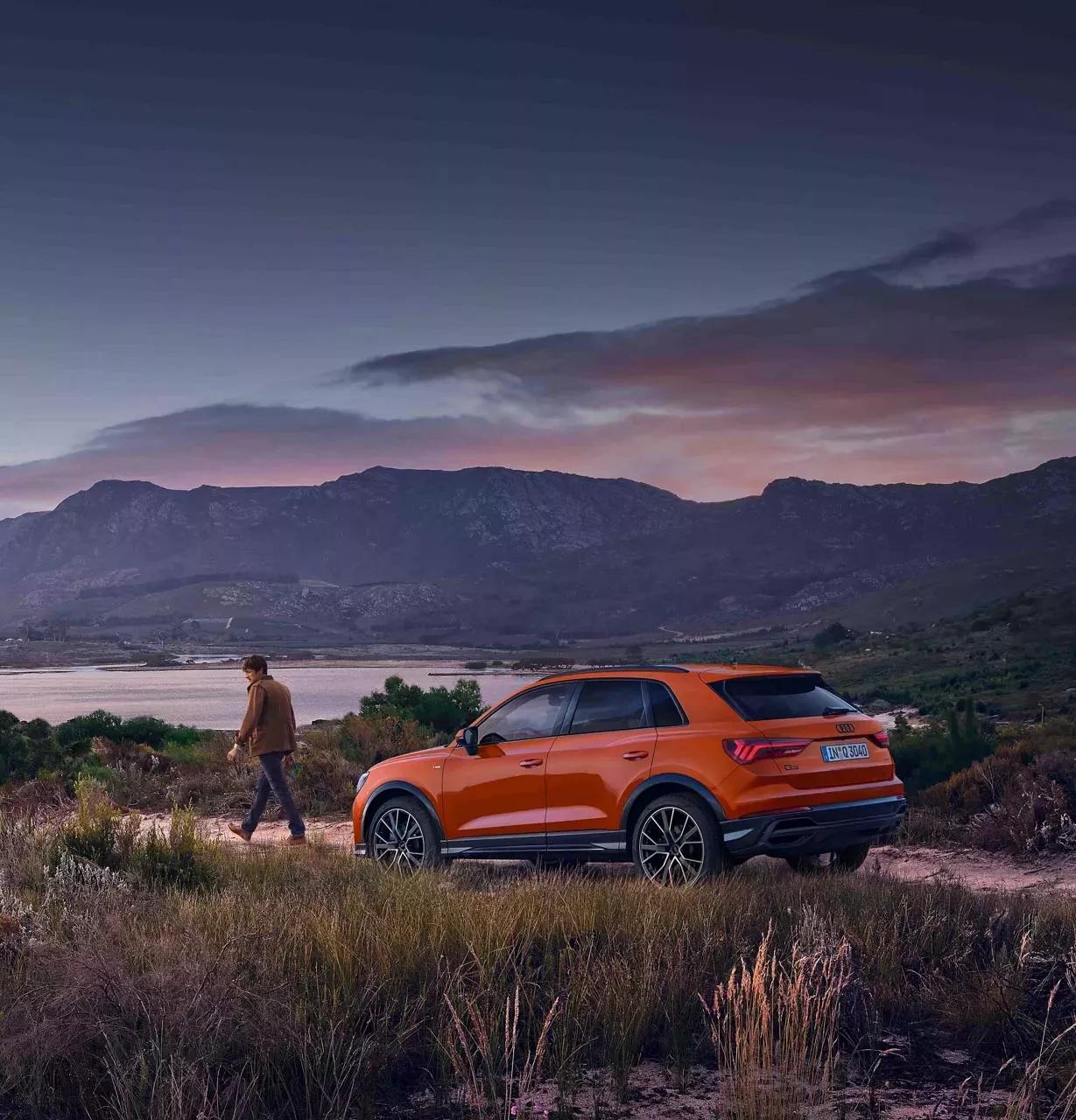 Audi Q3 zijaanzicht oranje exterieur