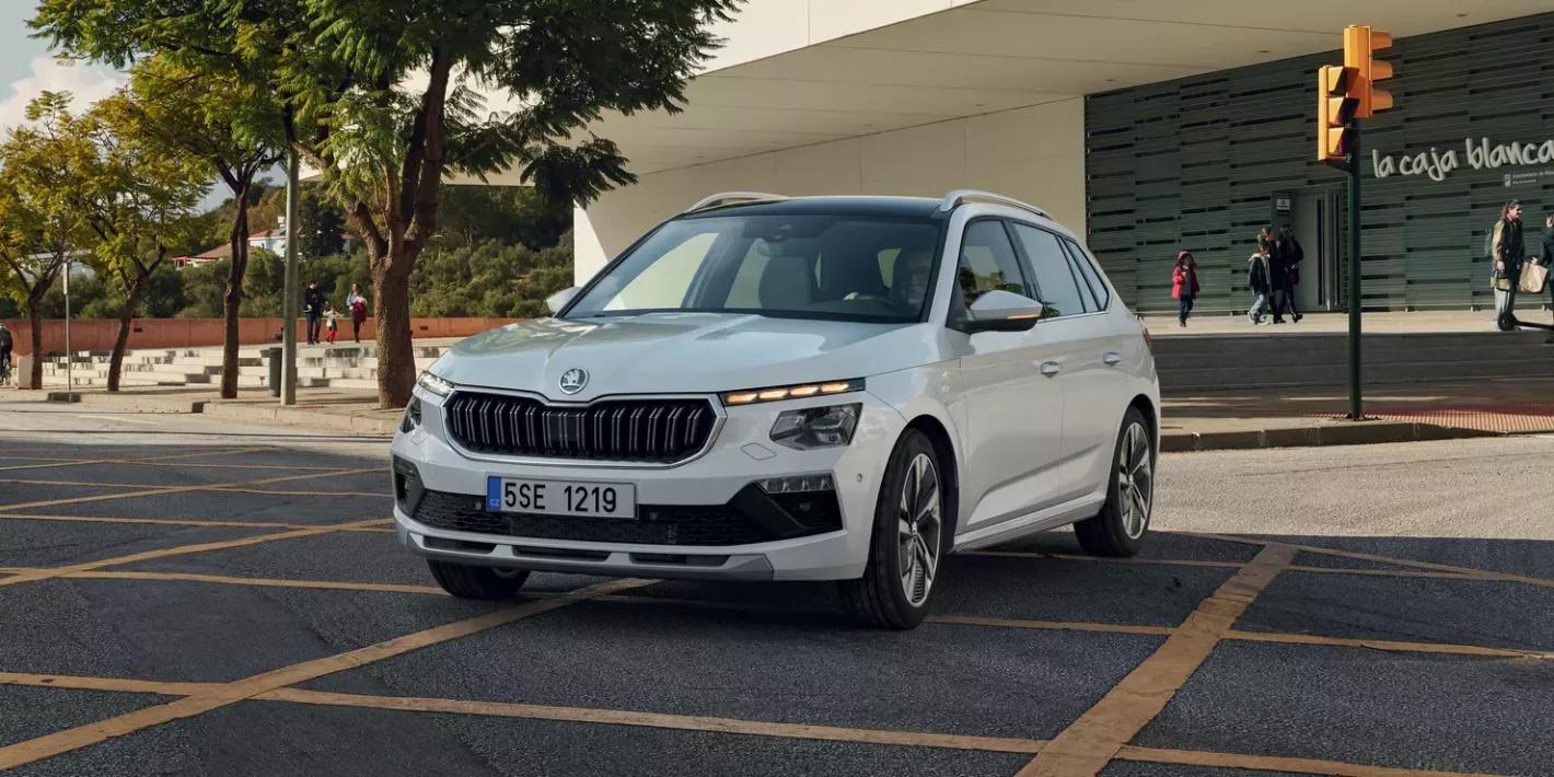 Skoda Kamiq wit exterieur voorkant met krachtige grille