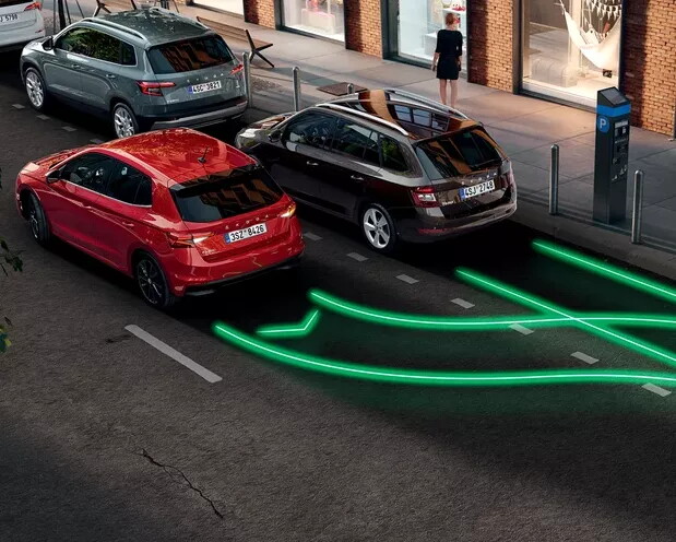 Skoda Fabia rood met rijhulpsysteem en parkeerhulp