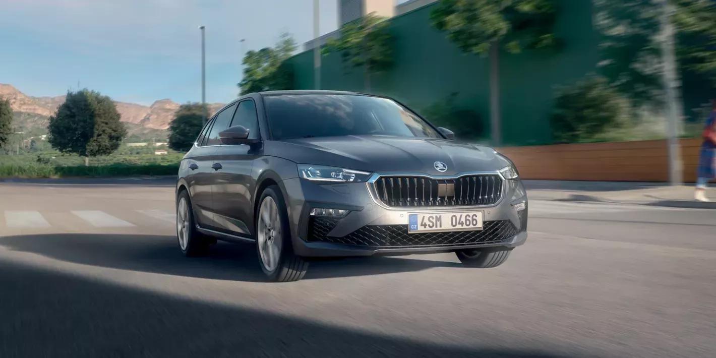 Skoda Scala exterieur grijs voorkant
