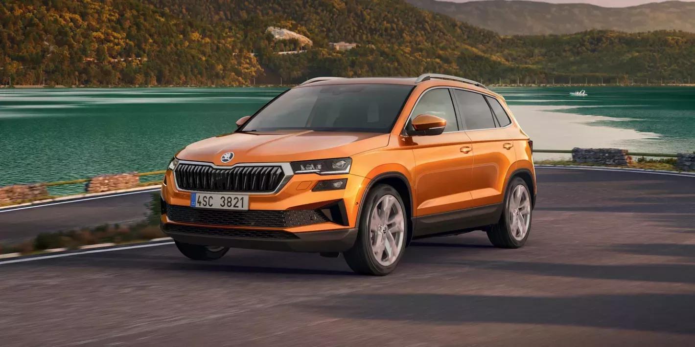 Skoda Karoq oranje exterieur vooraanzicht