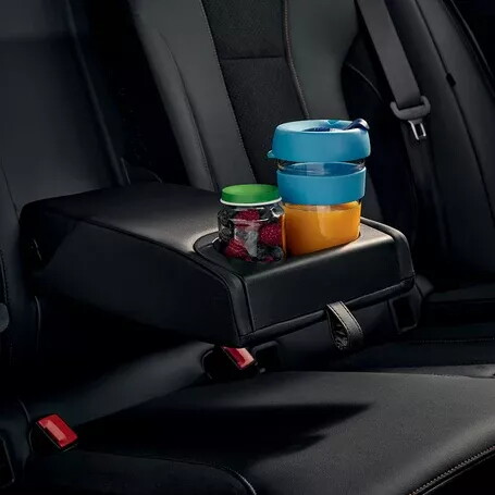 skoda kamiq interieur met zwarte bekleding en opbergruimte voor drinken