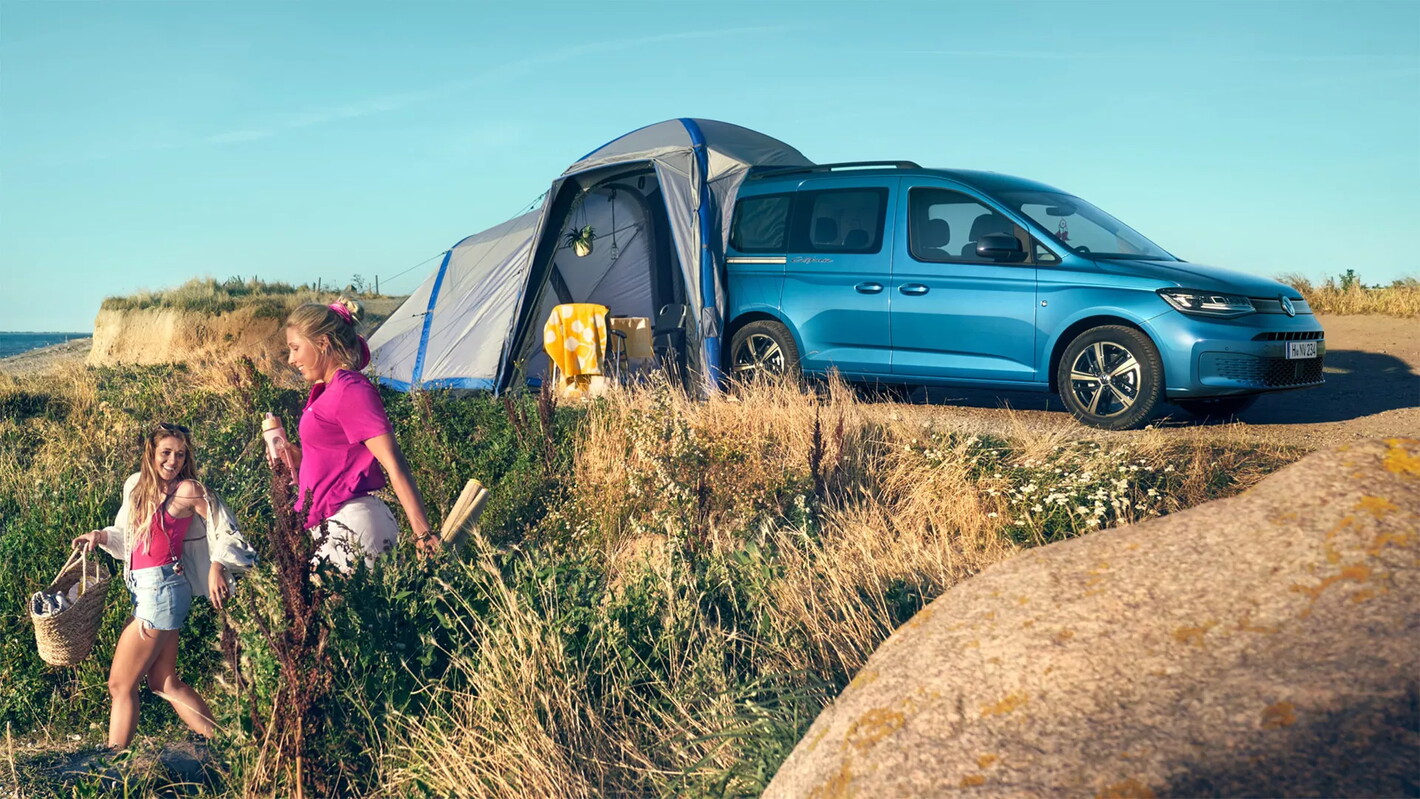 Volkswagen Caddy California op het strand