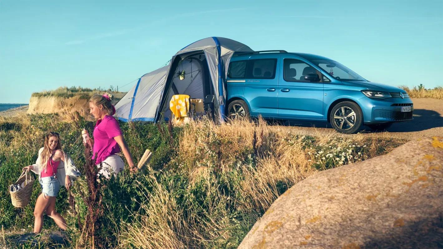 Volkswagen Caddy California op het strand