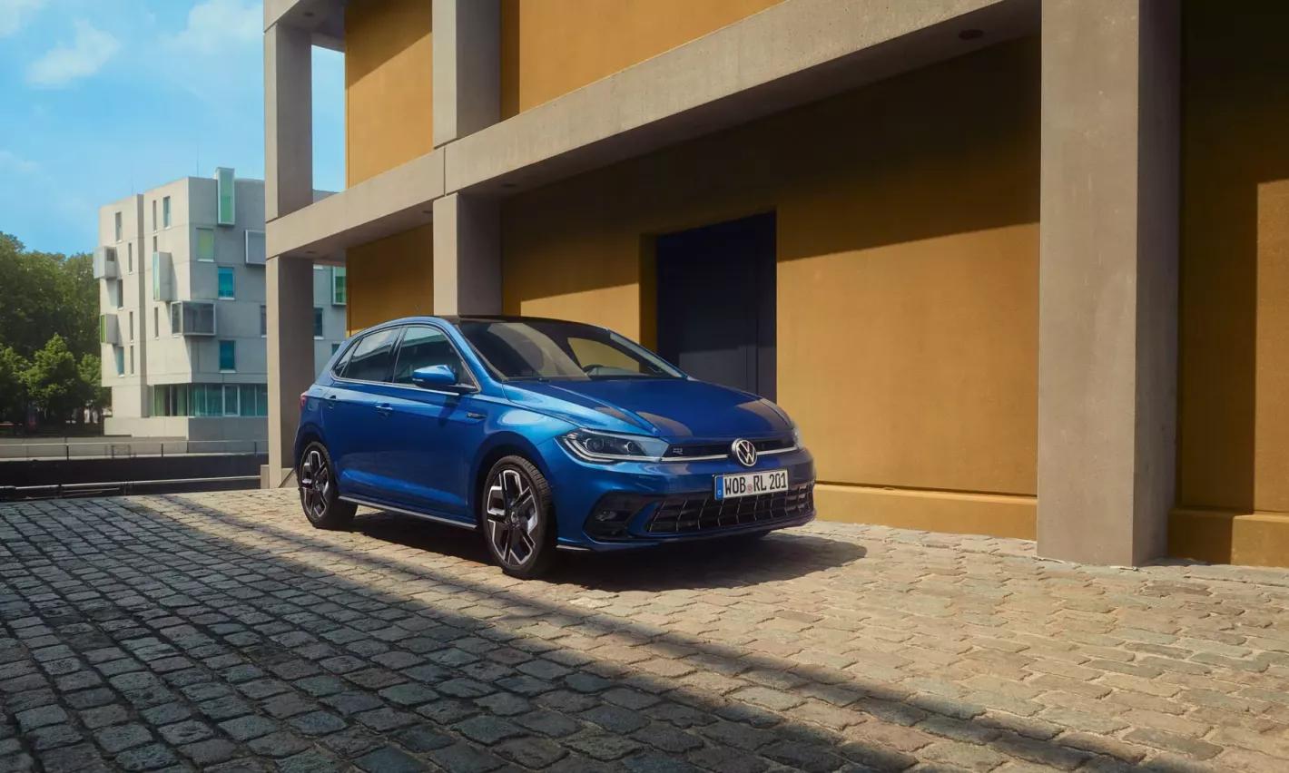 Blauwe Volkswagen Polo