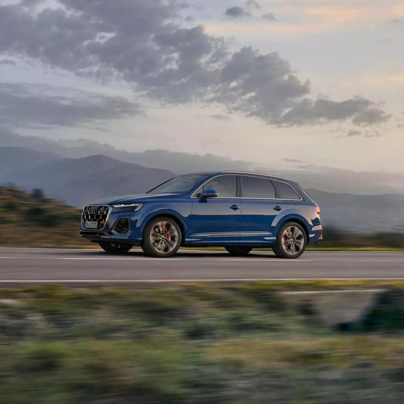 Audi Q7 SUV exterieur blauw zijaanzicht