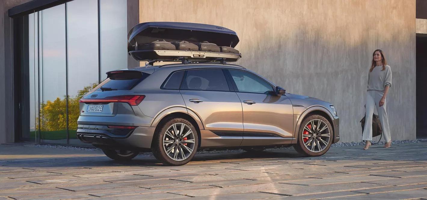 Audi Q8 e-tron exterieur grijs met opbergruimte