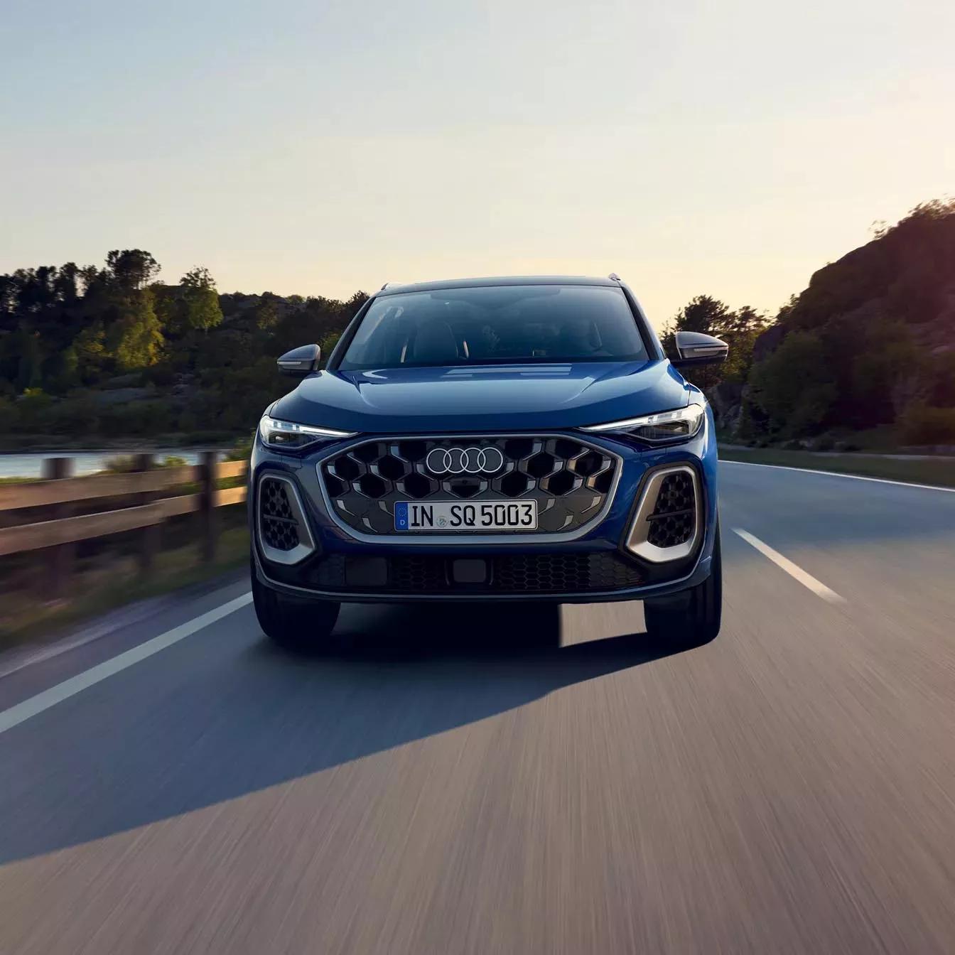 Audi SQ5 blauw voorkant